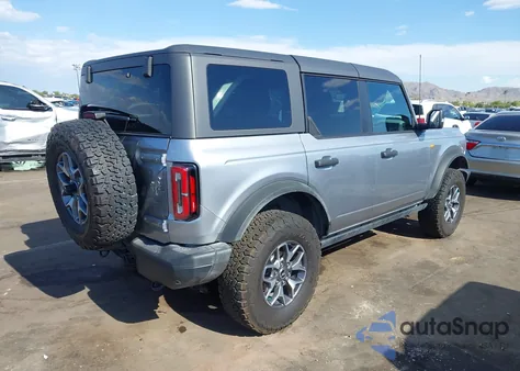 2023 Ford Bronco Base z USA, uszkodzony, nr VIN 1FMEE5DH1PLB80694